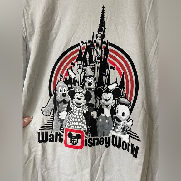NWT Walt Disney World Gray T-Shirt - Picture 4 of 6